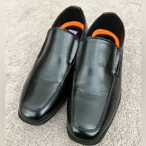 Boys size 5 black dress loafers